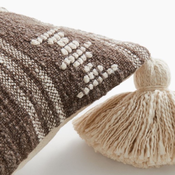 H&M tasseled cushion/pillow cover - Picture 3 of 4